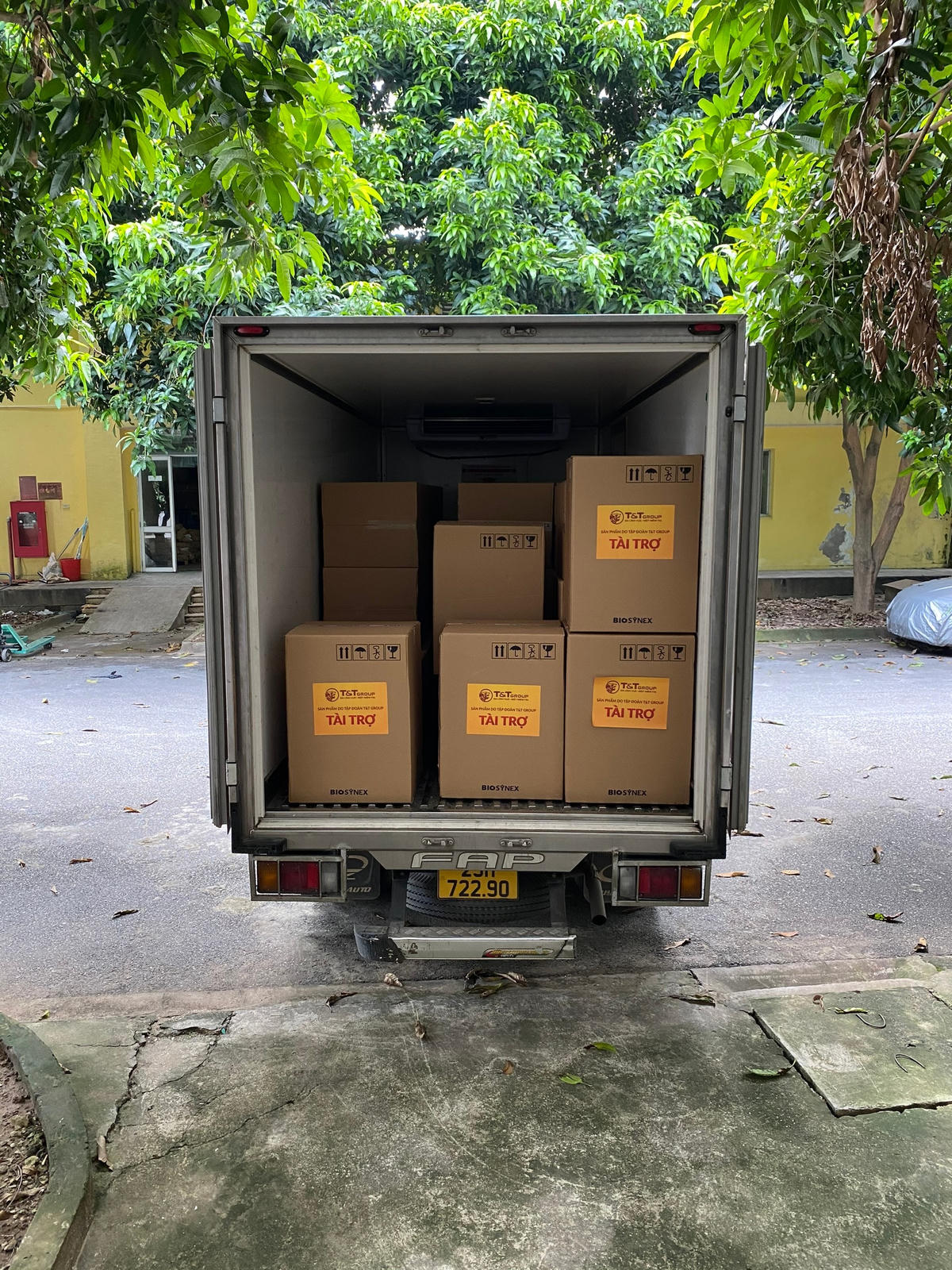 Lô hàng 30.000 bộ kit xét nghiệm nhanh Covid-19 rời Hà Nội trong ngày 28/8, vận chuyển tới Kiên Giang trong ngày 29/8để kịp thời hỗ trợ các lực lượng chức năng trong công tác xét nghiệm tầm soát Covid-19