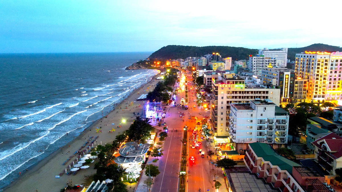 Bãi biển Sầm Sơn nhìn từ trên cao xuống.