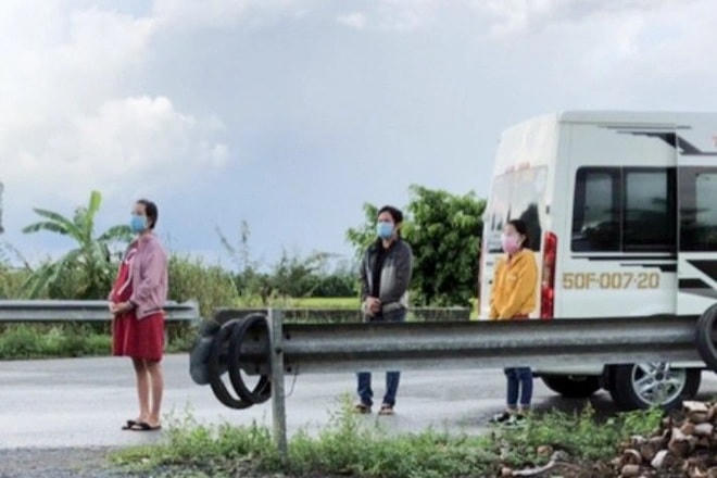 3 người đeo khăn tang giả "thông chốt" tại Hậu Giang.