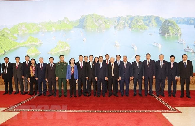 Tổng Bí thư Nguyễn Phú Trọng, Chủ tịch nước Nguyễn Xuân Phúc, Thủ tướng Phạm Minh Chính, Chủ tịch Quốc hội Vương Đình Huệ, Thường trực Ban Bí thư Võ Văn Thưởng, Chủ tịch UBTƯ MTTQ Việt Nam cùng các đại biểu dự hội nghị chụp ảnh chung. (Ảnh: Trí Dũng/TTXVN).
