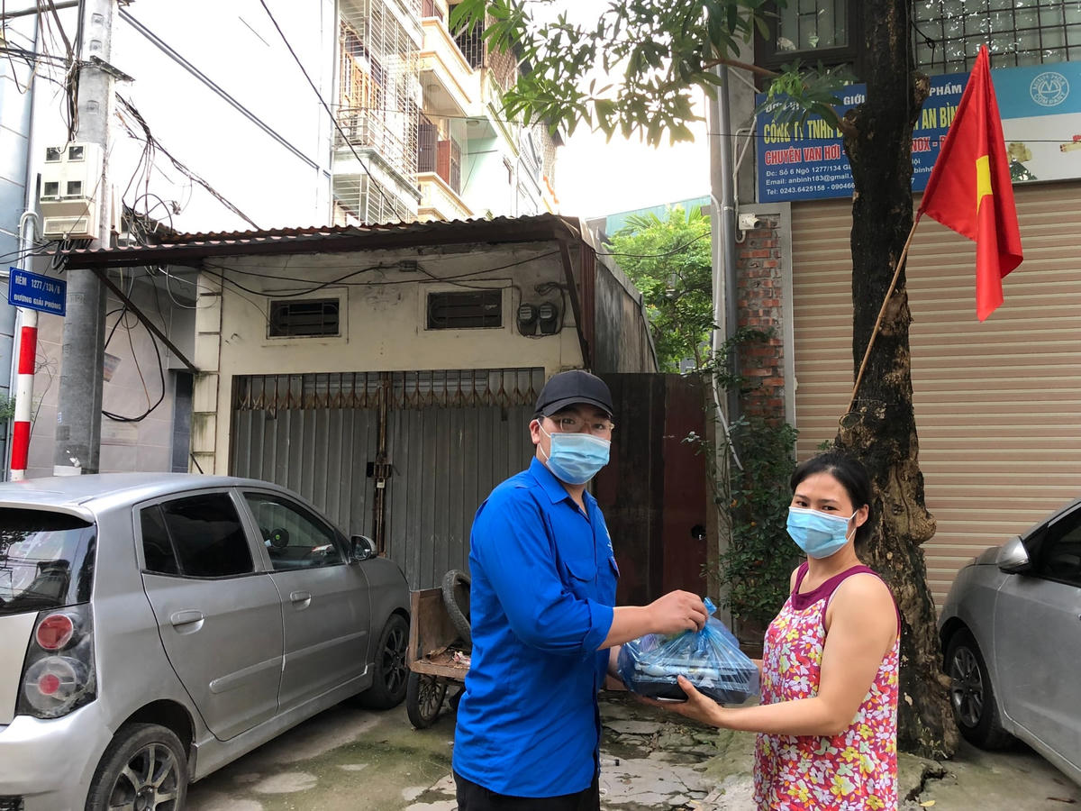 Hà Nội: 'Bếp xanh thanh niên' trao đi hàng ngàn suất cơm 0 đồng