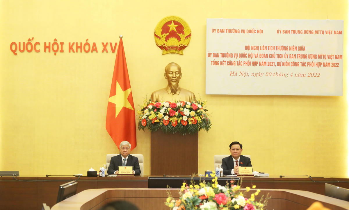 Chủ tịch Quốc hội Vương Đình Huệ, Chủ tịch UBTƯ MTTQ Việt Nam Đỗ Văn Chiến chủ trì Hội nghị. Ảnh: Kỳ Anh.