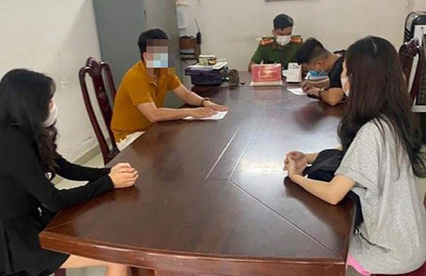 Các đối tượng tại cơ quan chức năng. Ảnh: Công an TP HCM.