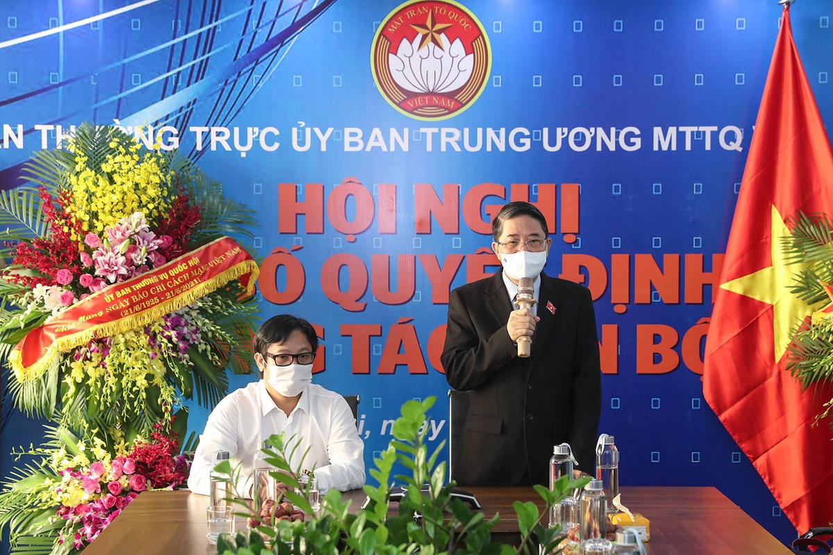 Phó Chủ tịch Quốc hội Nguyễn Đức Hải gửi lời thăm hỏi chân thành tới các cán bộ, phóng viên của Báo Đại Đoàn Kết. Ảnh: Quang Vinh. 