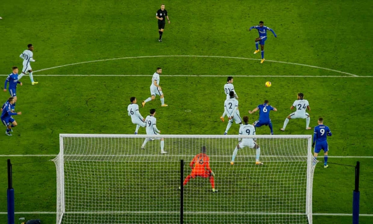 Ndidi sớm mở tỷ số cho Leicester. Ảnh: Getty.  