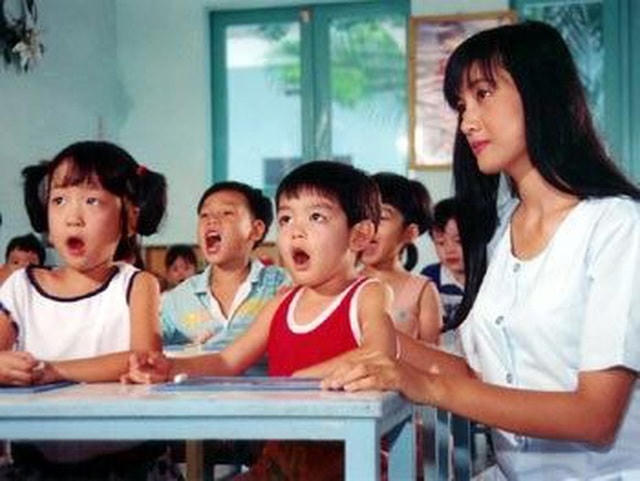 Bộ phim "Tuổi thần tiên" (Cu Tí và cô giáo Mai – 1995) là một bộ phim rất xúc động về tình cô trò khi xoay quanh câu chuyện giữa cô giáo Mai và cu Tí 5 tuổi - con một của gia đình giàu có, được nuông chiều.  