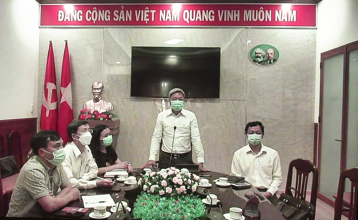 Thủ tướng thăm và làm việc với Bộ Y tế