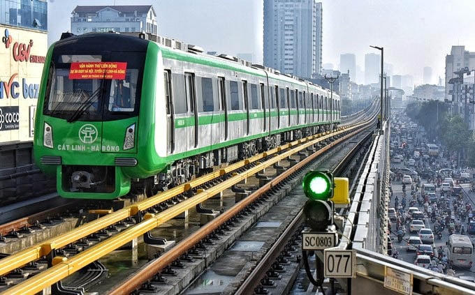 Gần 10 năm trễ hẹn, năm nay đường sắt Cát Linh - Hà Đông chính thức đi vào hoạt động. 