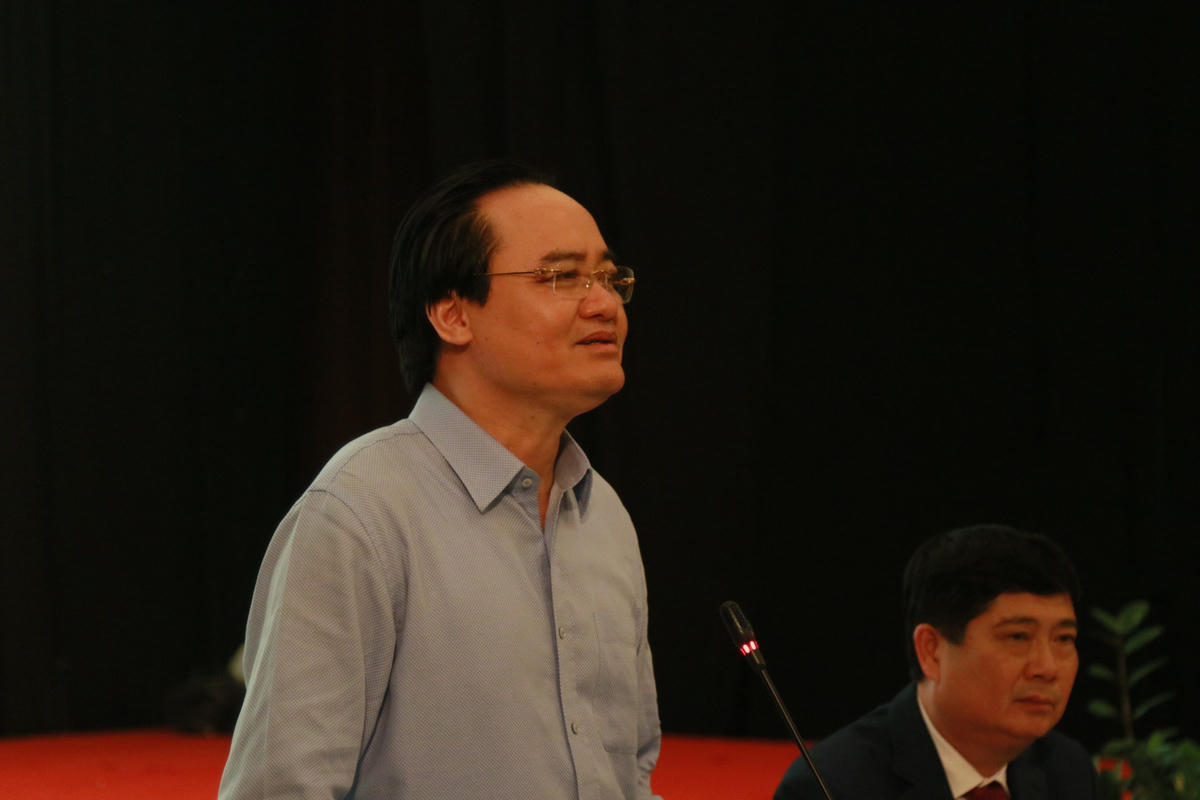 Bộ trưởng Bộ GD&ĐT Phùng Xuân Nhạ phát biểu tại hội thảo.