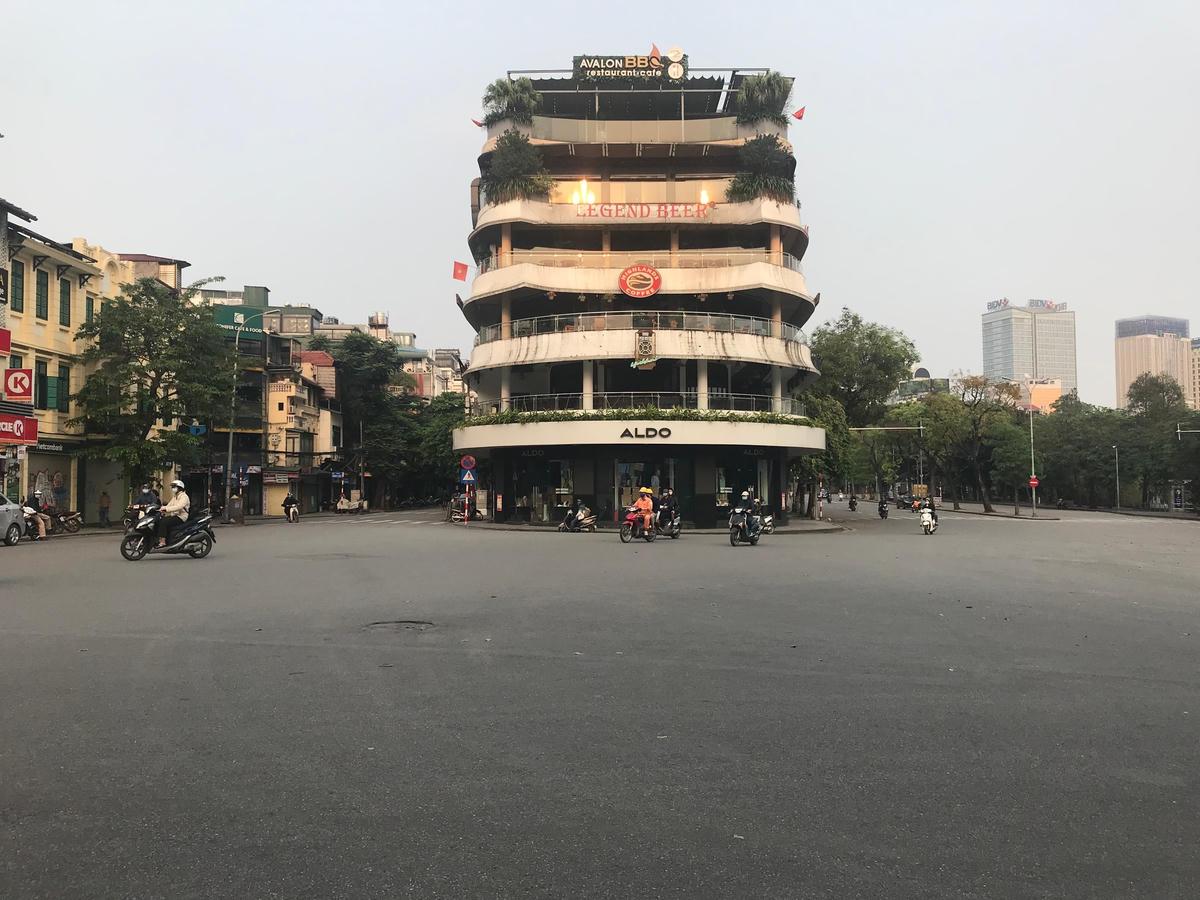 Tòa Hàm Cá Mập từng gây xôn xao dư luận.