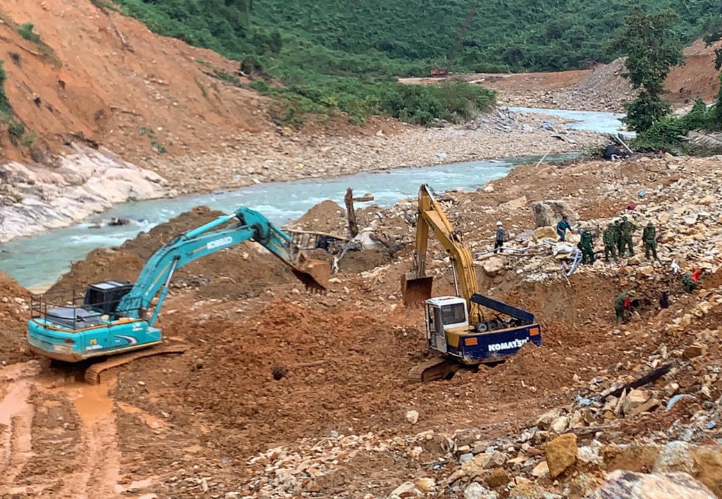 Lực lượng tìm kiếm sẽ tiến hành ngăn đập, nắn dòng sông để tìm kiếm những công nhân mất tích tại Thủy điện Rào Trăng 3 khi thời tiết thuận lợi.