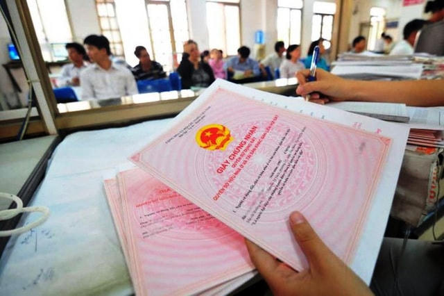 Việc nhiều người cùng đứng tên giấy tờ trong một mảnh đất sẽ nảy sinh nhiều phức tạp, rủi ro