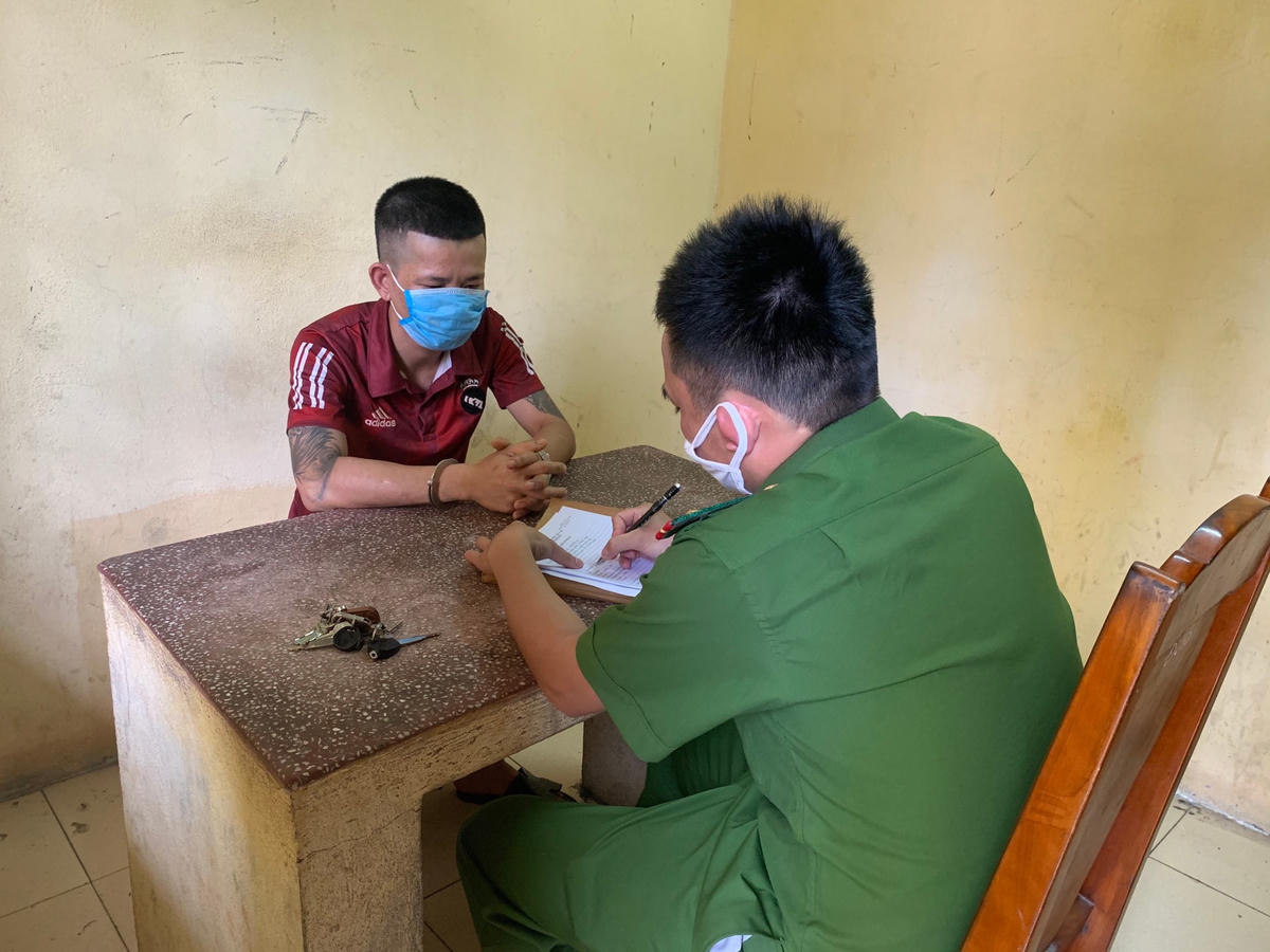 Cơ quan CSĐT Công an TP Thanh Hoá lấy lời khai nhóm siêu trộm.