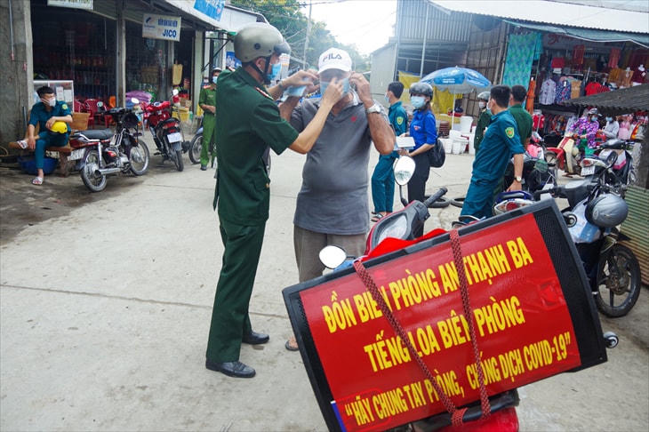 Mô hình “Tiếng loa Biên phòng” của Đồn Biên phòng An Thạnh Ba, BĐBP Sóc Trăng. Ảnh: Văn Long.