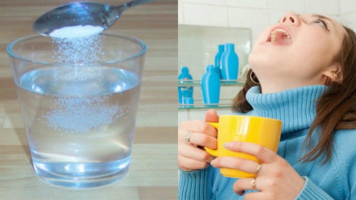 Súc miệng bằng nước muối sinh lý.