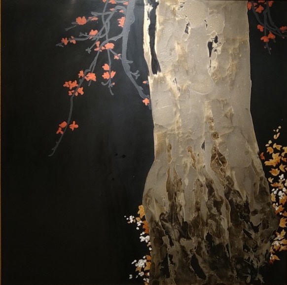 "Hoa gạo," tranh sơn mài của Bùi Hữu Hùng. (Ảnh: Minh Thu/Vietnam+).