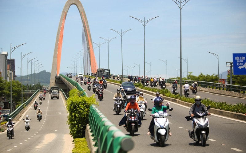 Đà Nẵng tiếp tục chịu đựng đợt nắng nóng kéo dài. Ảnh: Bùi Toàn.