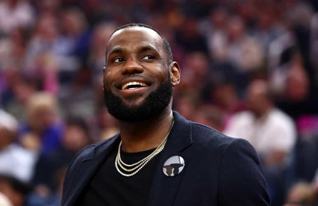 Ngôi sao bóng rổ người Mỹ LeBron James - tổng thu nhập: 88,2 triệu đô la Mỹ.  