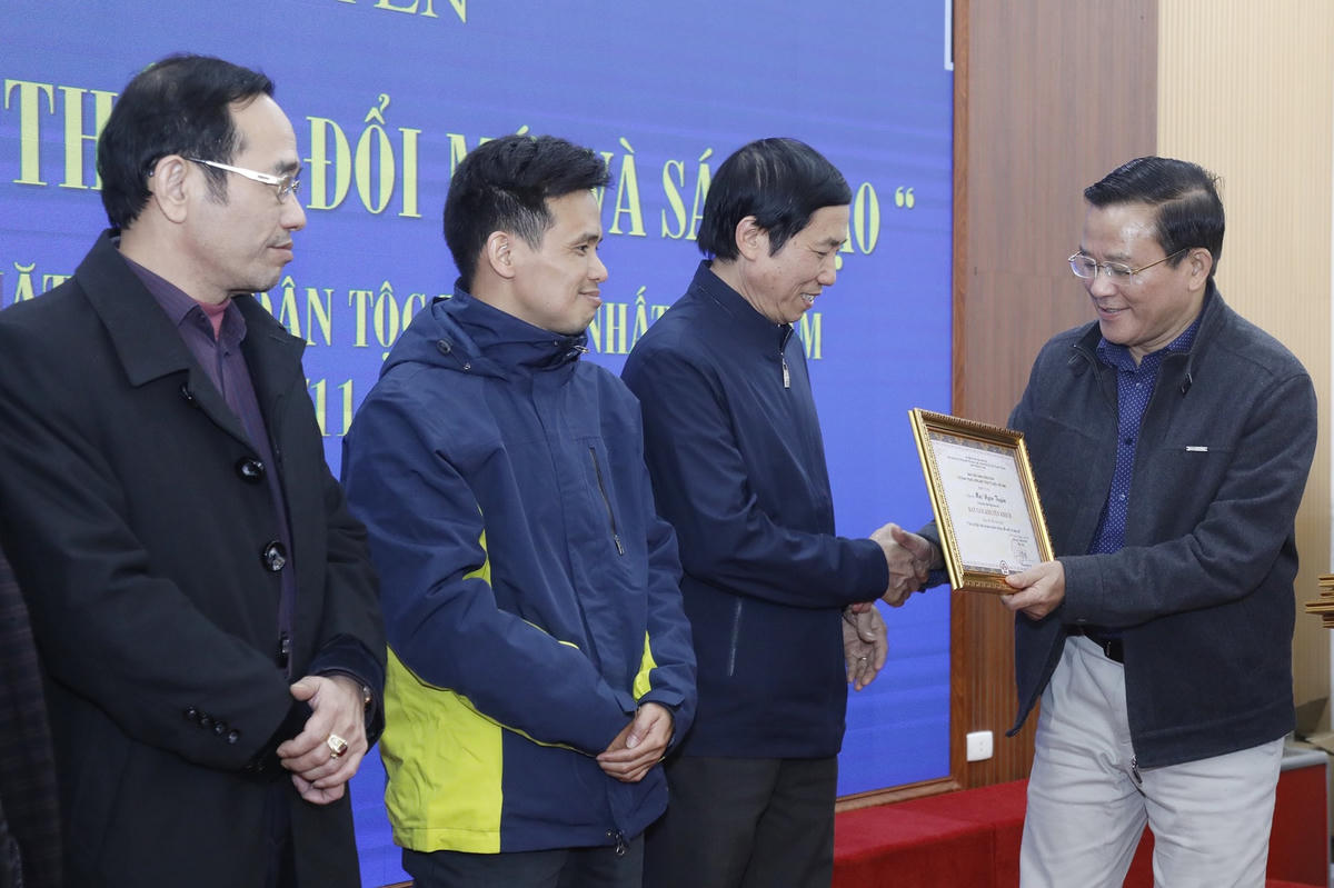 Trao giải cuộc thi viết trực tuyến 'Cán bộ Mặt trận tự hào truyền thống, đổi mới và sáng tạo'