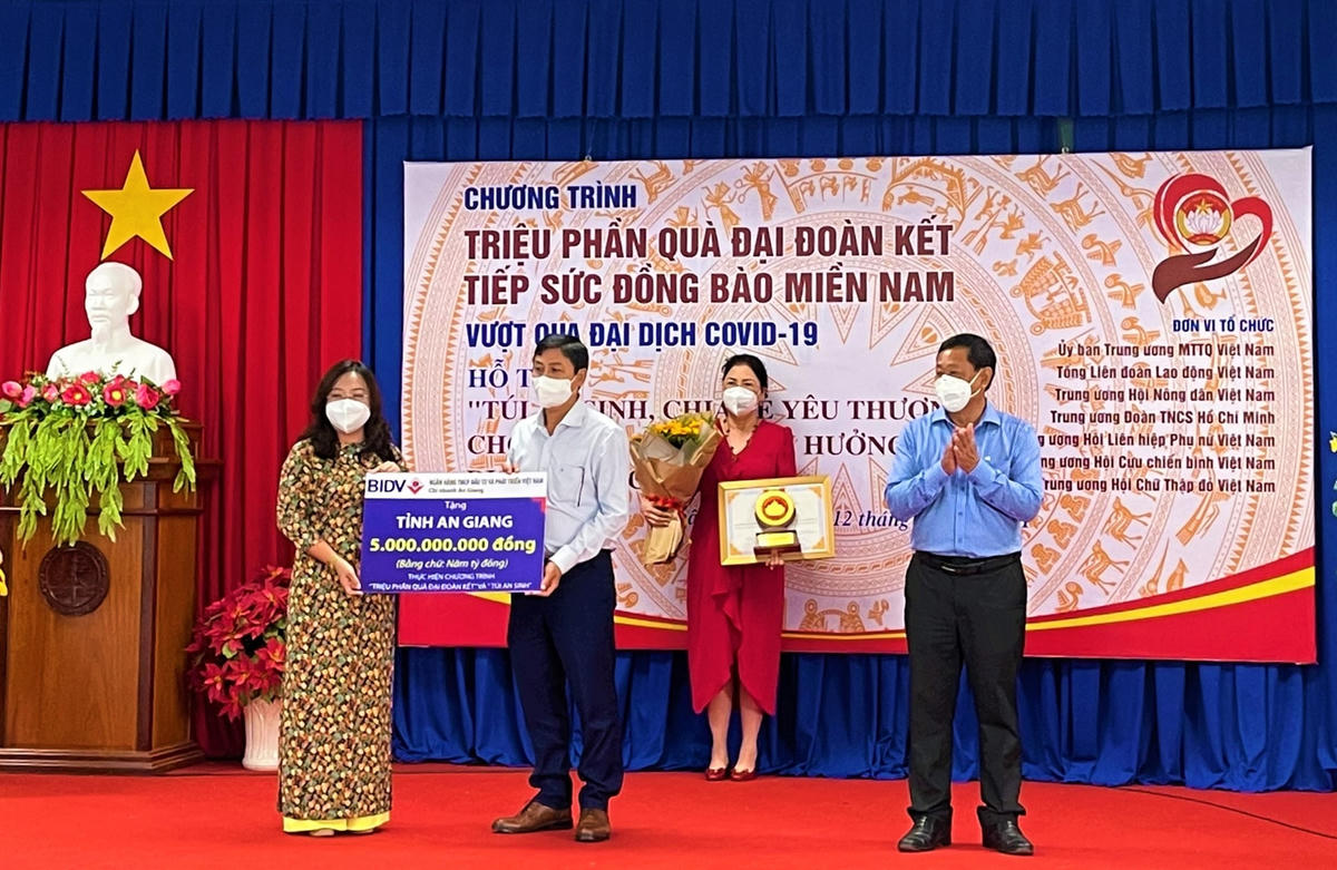 UBMTTQ Việt Nam tỉnh An Giang tiếp nhận nguồn hỗ trợ.