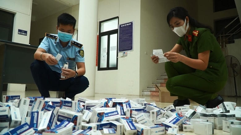 Toàn bộ số thuốc không rõ nguồn gốc xuất sứ bị lực lược chức năng thu giữ.