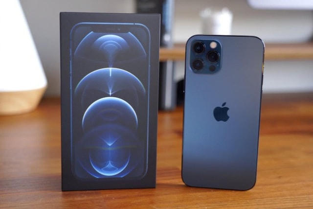 Giá bán iPhone 12 Pro Max đã về mức thấp nhất kể từ khi ra mắt tại Việt Nam.  