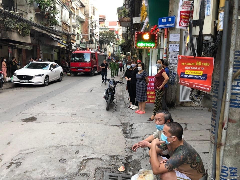Hà Nội: Cháy nhà trong ngõ nhỏ, một người bị thương nặng