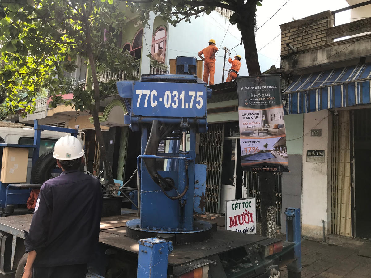 Điện lực Bình Định phục hồi hệ thống điện bị ảnh hưởng do bão số 9.