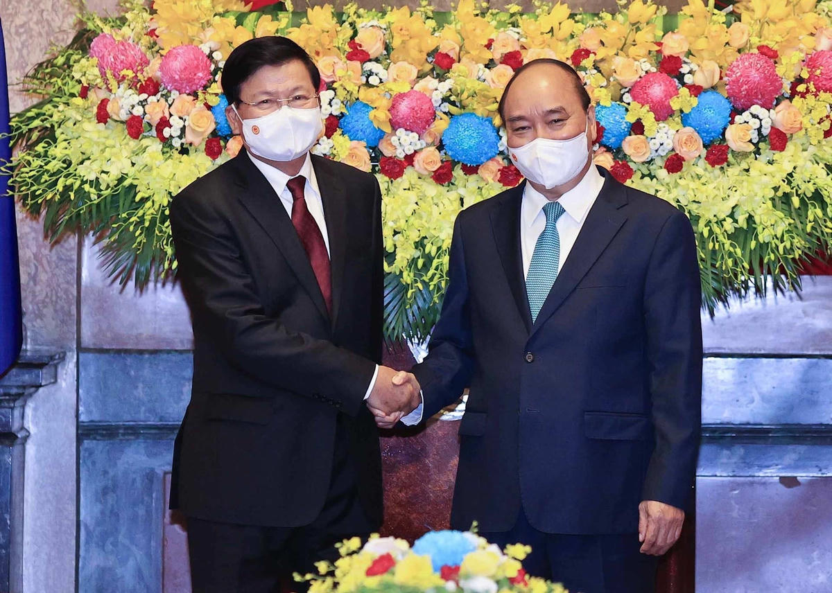 Chủ tịch nước Nguyễn Xuân Phúc và Tổng Bí thư, Chủ tịch nước Lào Thongloun Sisoulith.