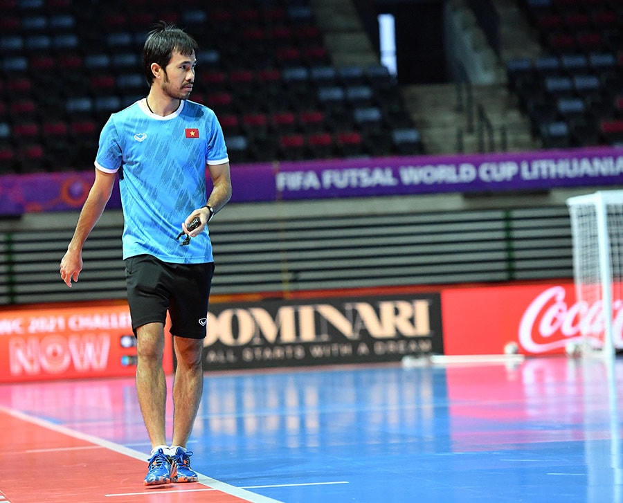 HLV Phạm Minh Giang mong muốn các học trò tuyển futsal Việt Nam chắc chắn thể hiện hết khả năng chuyên môn, tinh thần, và buộc đối thủ phải dành sự tôn trọng cao nhấ