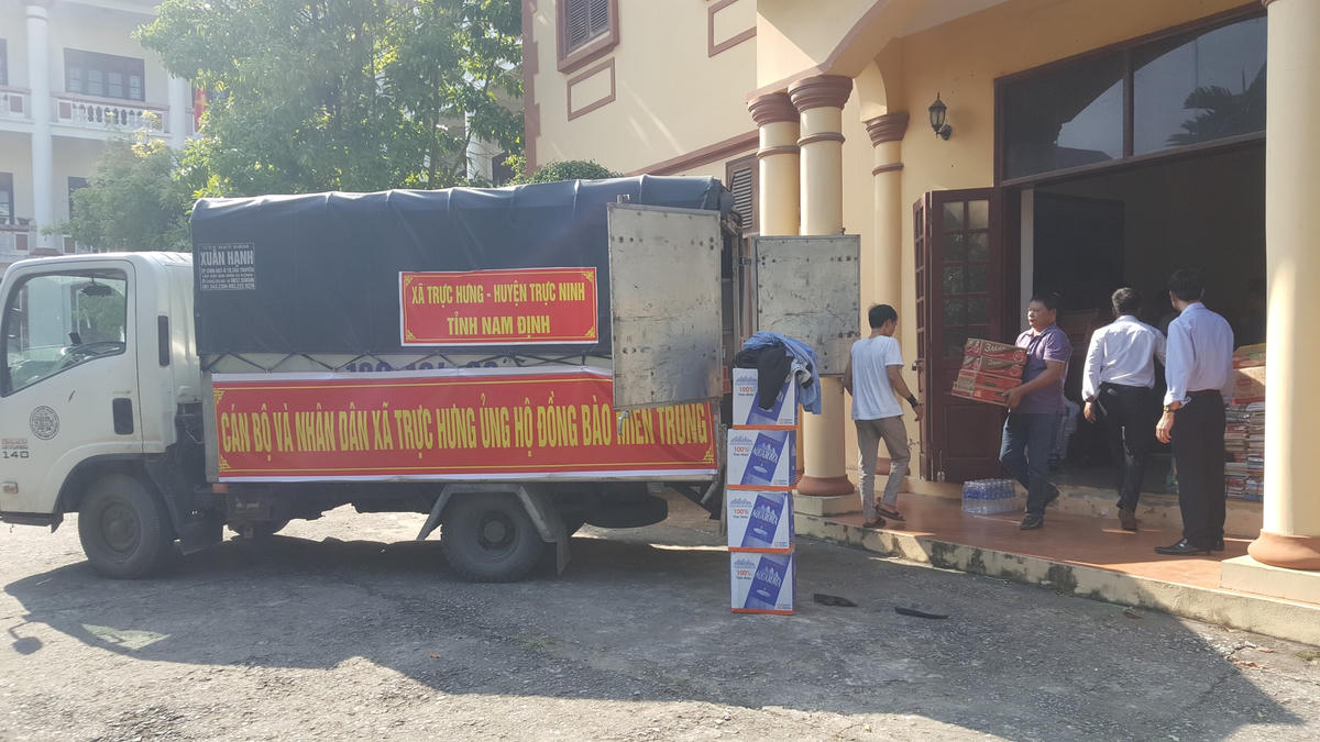 Ngoài tiền mặt, các tập thể, cá nhân, doanh nghiệp ở Nam Định còn quyên góp nhiều đồ dùng, hiện vật.