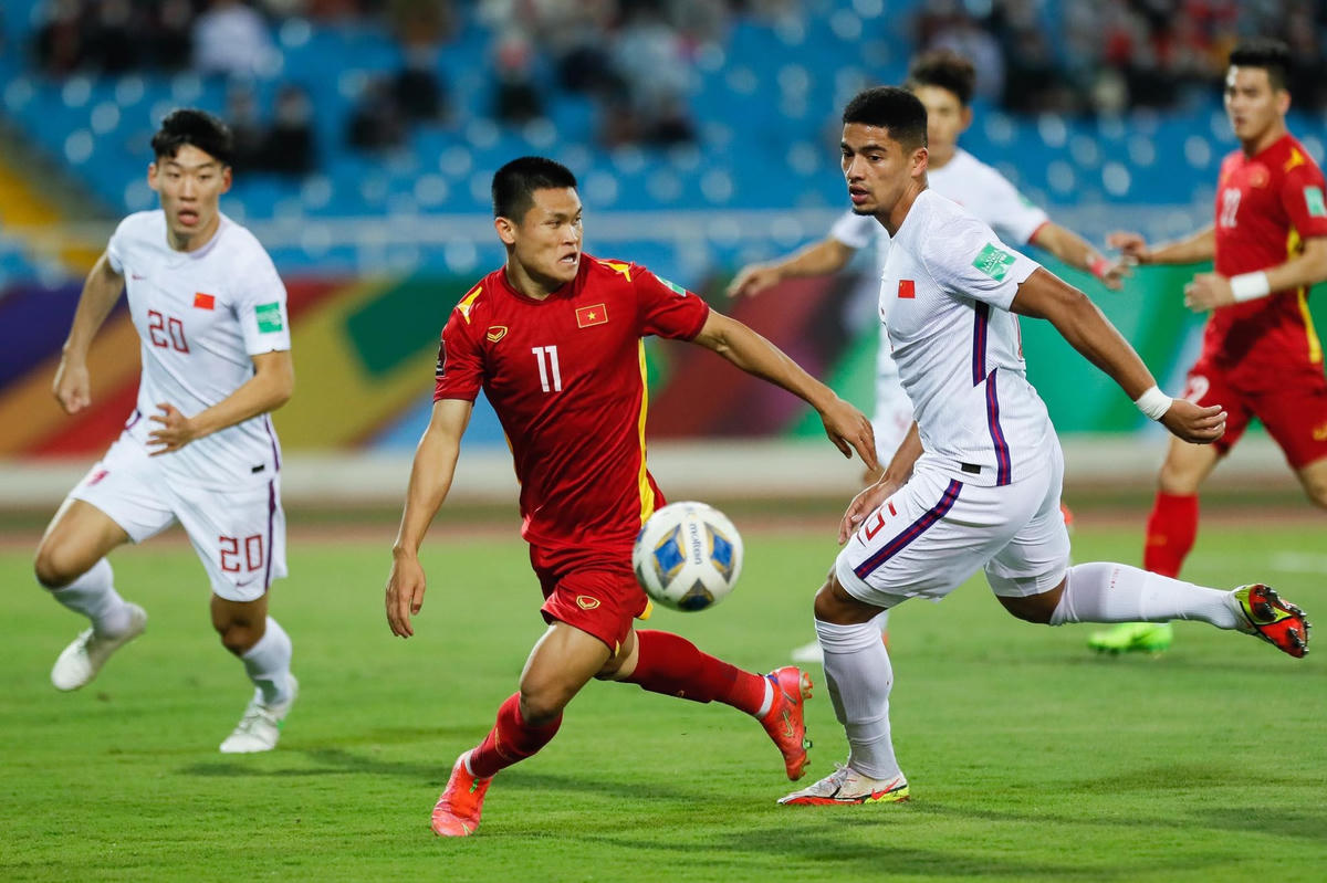 Tờ Sohu cho rằng đội tuyển Trung Quốc đã tự biến mình thành trò cười vào ngày Mồng 1 Tết. Ảnh: Quang Vinh.