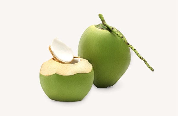 Nước dừa bổ dưỡng, giúp bù nước và cân bằng điện giải cho cơ thể.