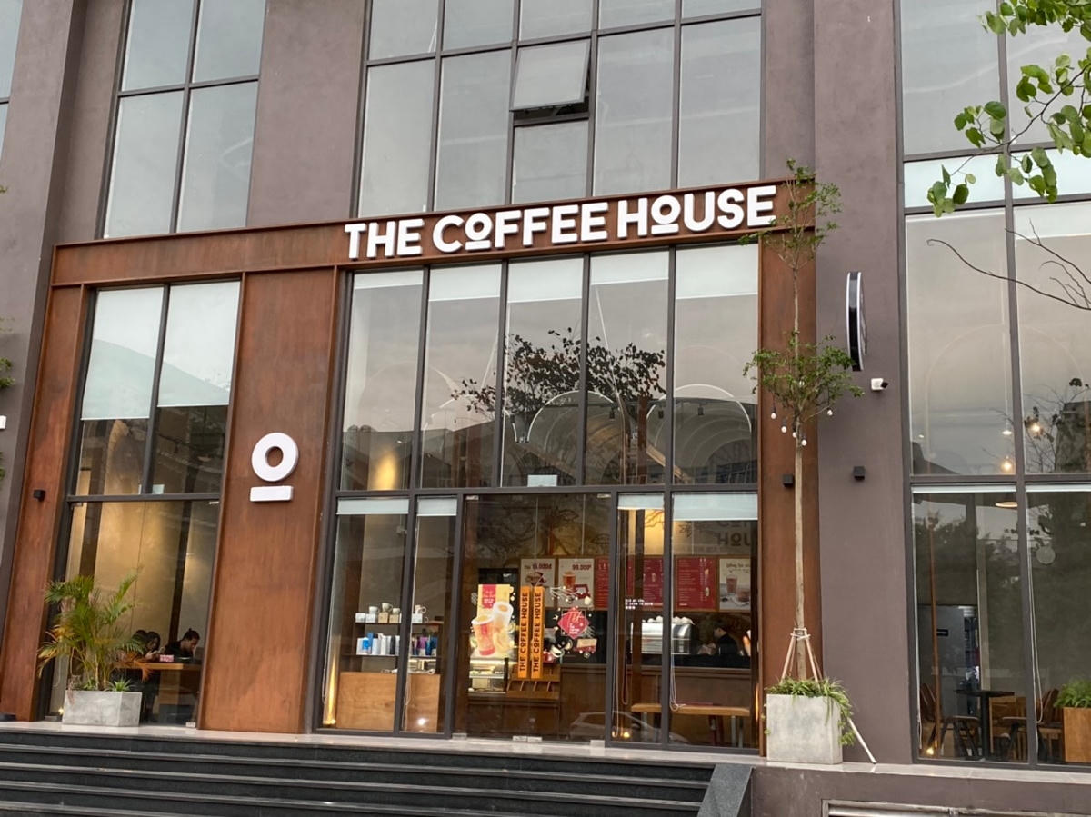  Các quán cafe The Coffee House đồng loạt mở cửa trở lại. Ảnh: Lan Anh. 