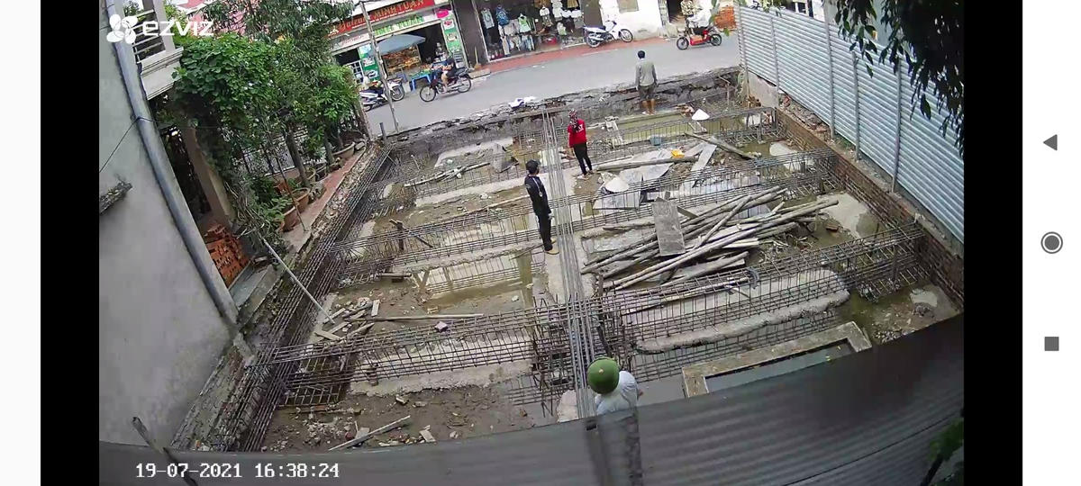 Ngày 19/7/2021, ông Nguyễn Danh Thắng tiếp tục xây dựng trên thửa đất đang trang chấp.