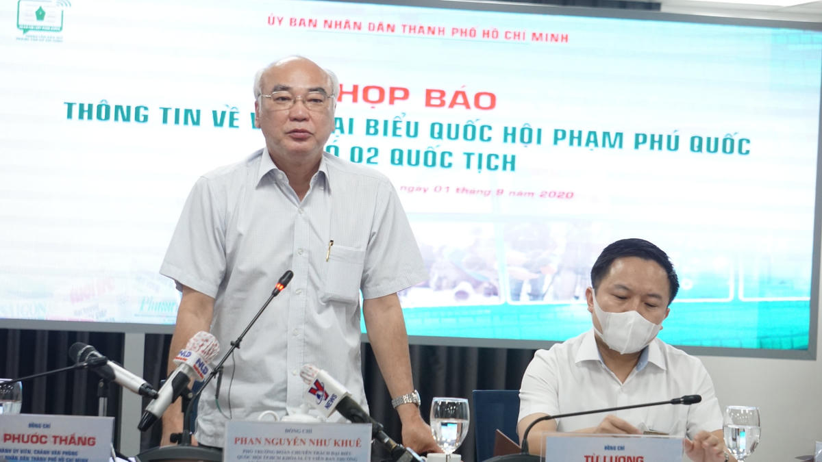 Ông Phan Nguyễn Như Khuê, Phó trưởng Đoàn chuyên trách Đoàn ĐBQH TP, Trưởng Ban Tuyên giáo Thành ủy TP phát biểu tại buổi họp báo. Ảnh: Hồng Phúc.