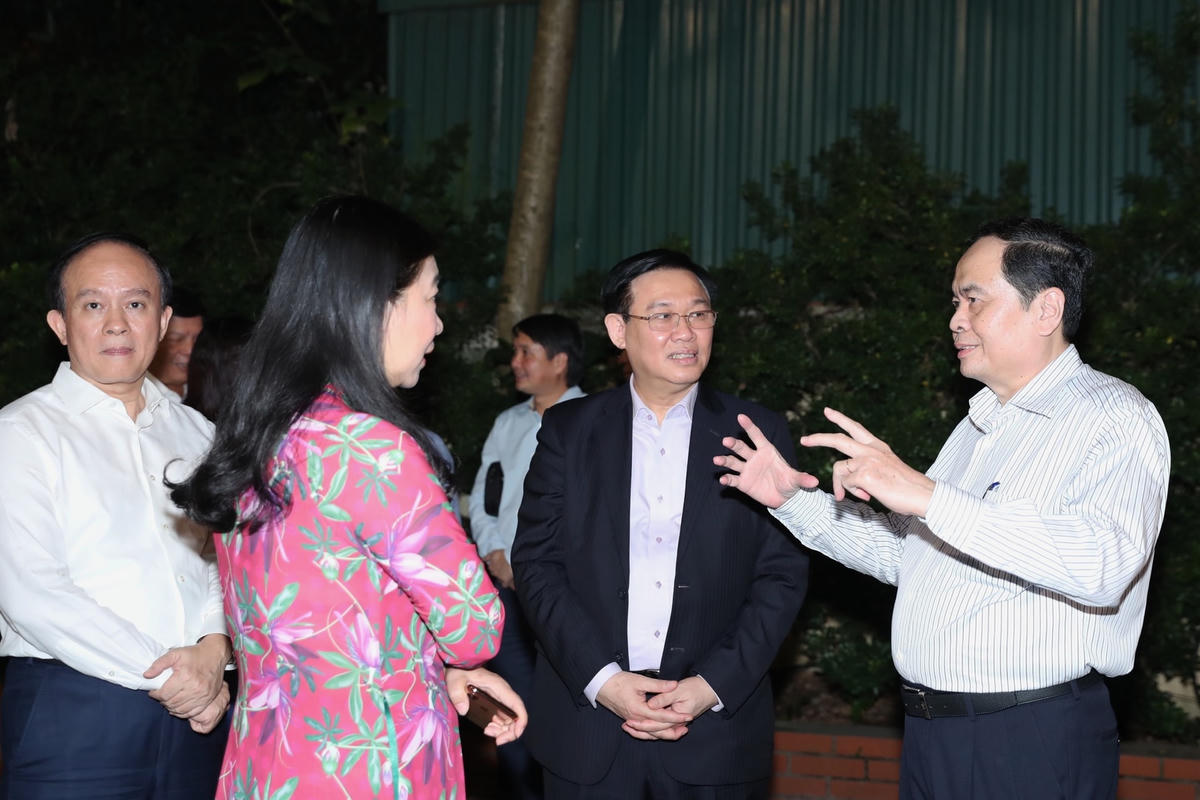 Bí thư Thành ủy Hà Nội Vương Đình Huệ, Chủ tịch UBTƯ MTTQ Việt Nam Trần Thanh Mẫn dự Ngày hội.