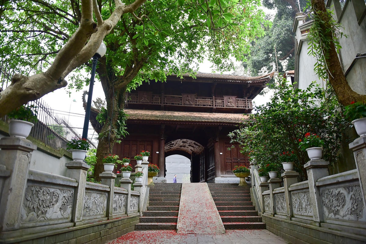 [ẢNH] Ngôi chùa cổ có tượng Phật từ đá quý nguyên khối nặng 600 kg