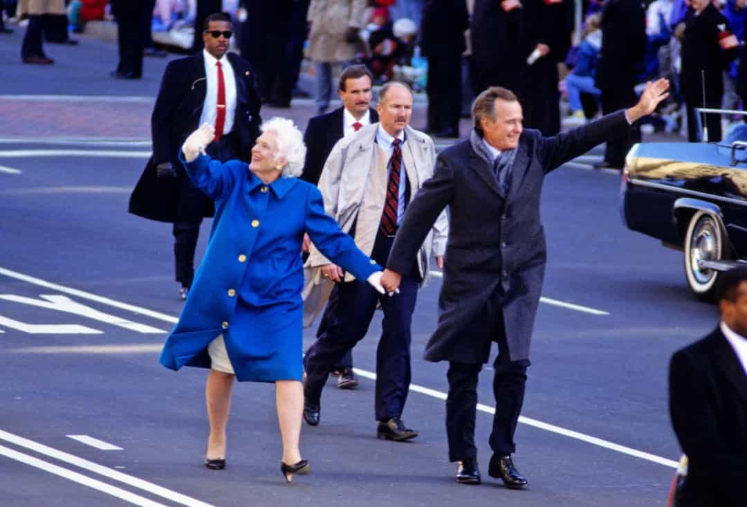Đệ nhất phu nhân Barbara Bush trong lễ nhậm chức của George HW Bush vào năm 1989.  