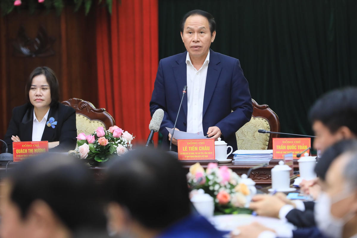 Phó Chủ tịch - Tổng Thư ký Lê Tiến Châu phát biểu tại Hội nghị.