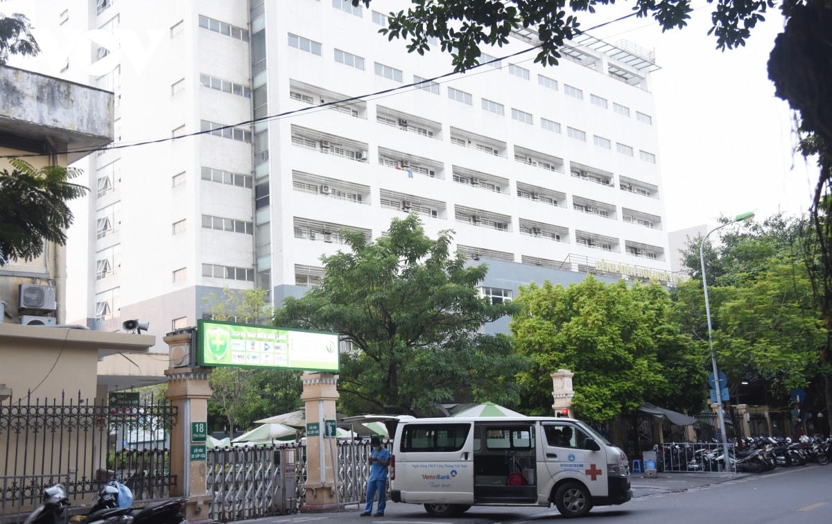Cổng ngoài Bệnh viện Việt Đức. Ảnh: VOV.