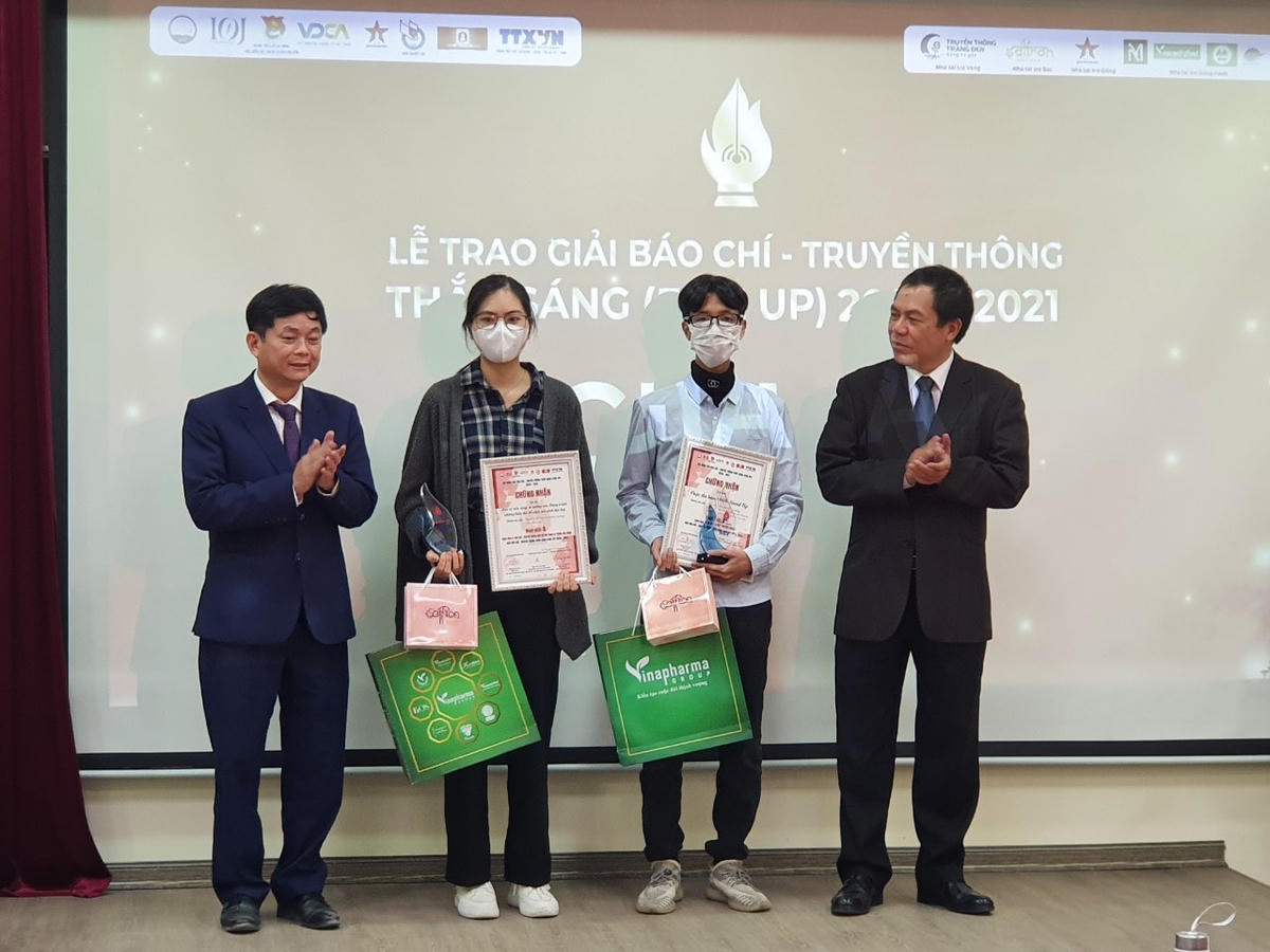 Các tác giả đạt giả A.