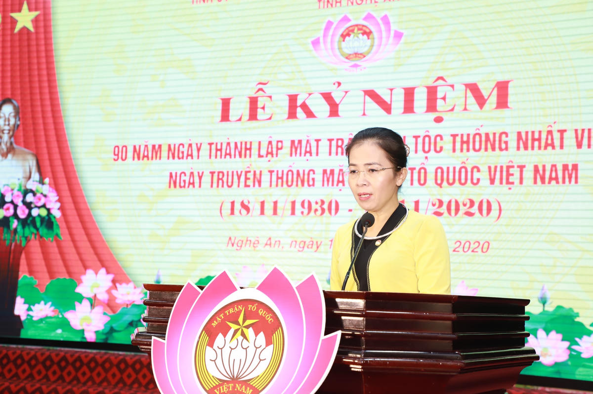 Bà Võ Thị Minh Sinh - Chủ tịch Ủy ban MTTQ Việt Nam tỉnh Nghệ An phát biểu tại buổi lễ kỷ niệm