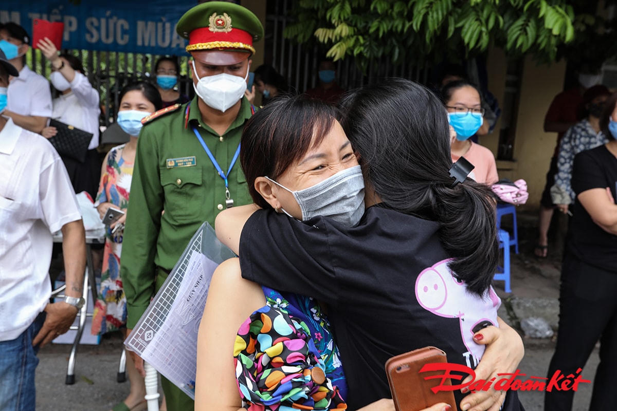 Nhiều thí sinh rất vui mừng cho biết, năm nay đề thi môn ngữ Văn khá dễ thở.