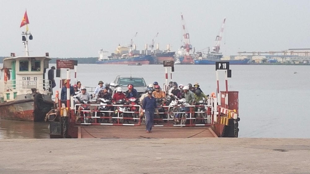 Lưu lượng người qua phà Rừng trên 3.000 lượt người/ngày.