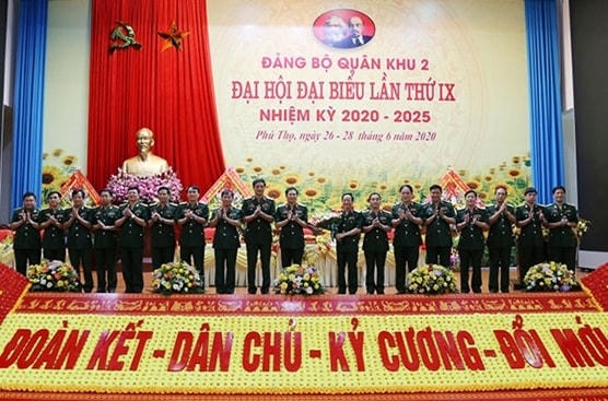 Ban Chấp hành Đảng bộ Quân khu 2, nhiệm kỳ 2020 - 2025 ra mắt đại hội. Ảnh QĐND.