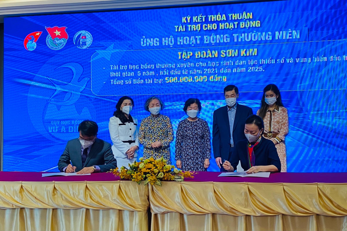 Lễ ký kết của quỹ, câu lạc bộ với nhà tài trợ