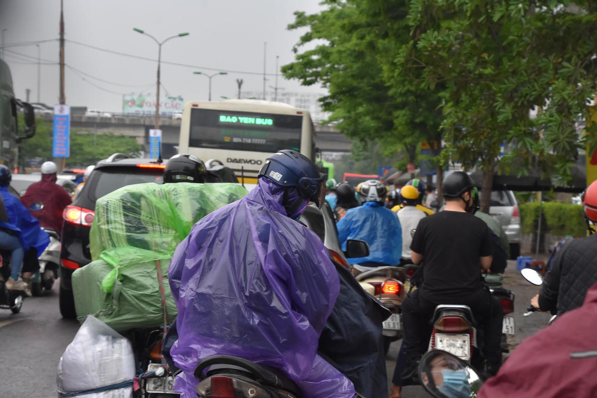 Đến khoảng 15h, trời bắt đầu đổ mưa...