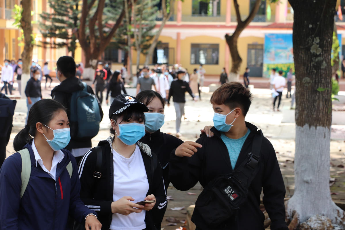 Trước đó, kỳ thi tốt nghiệp THPT năm 2020 đợt 1 tại Đắk Lắk đã diễn ra từ ngày 8 - 10/8 đối với 14 huyện, thị xã trên địa bàn với gần 14.000 thí sinh dự thi và đạt tỉ lệ 99% số lượng thí sinh tham dự.