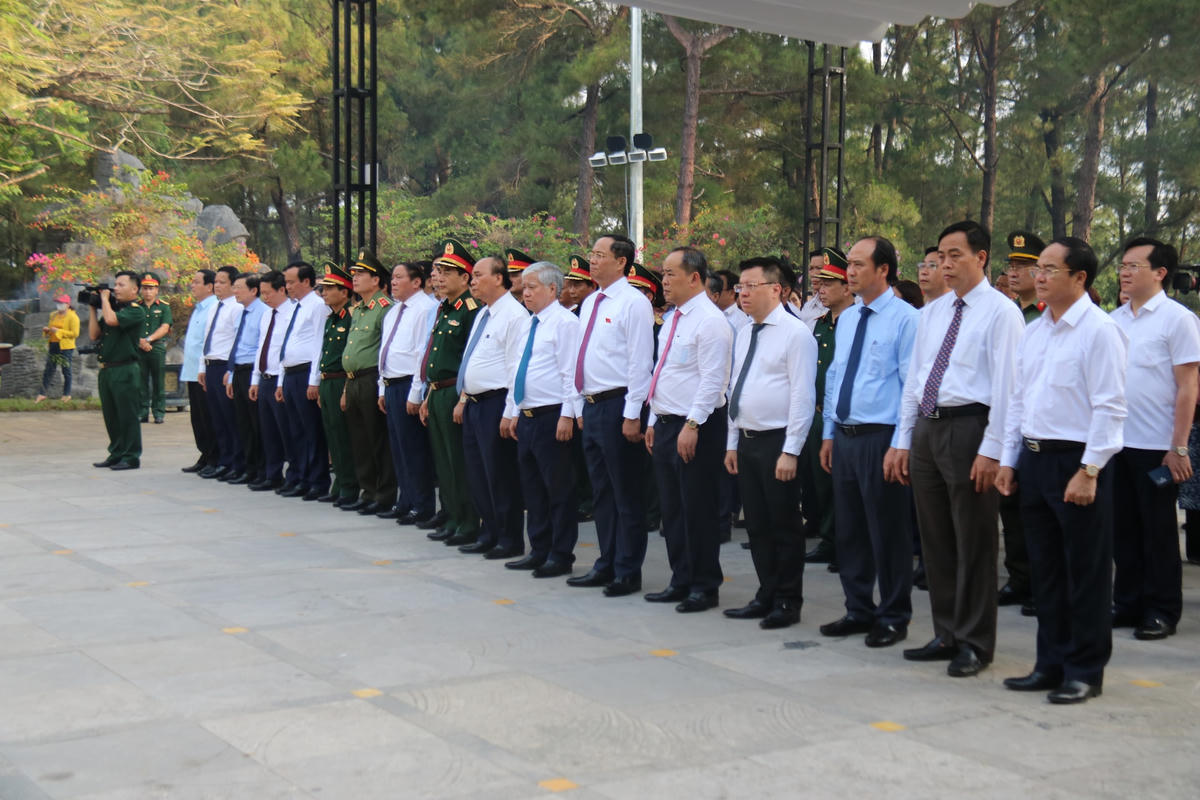 Và nhiều đồng chí lãnh đạo Trung, lãnh đạo địa phương.
